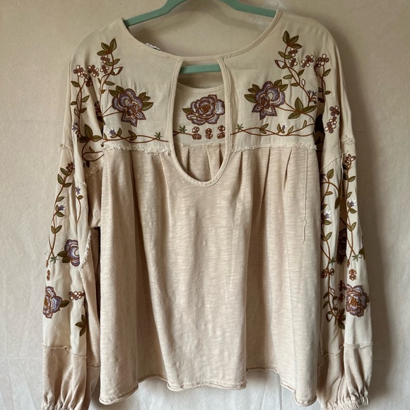 In Bloom Cream and Floral Blouse, Size Large, 3/$25 - Picture 4 of 5